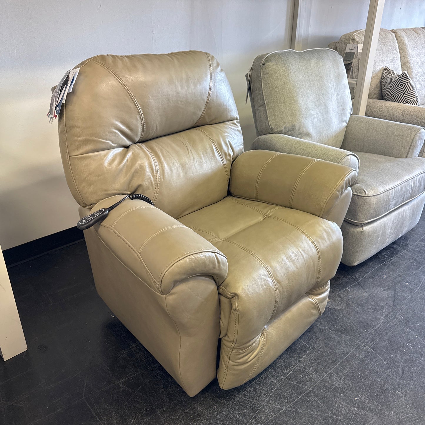 Bodie Power rocker recliner