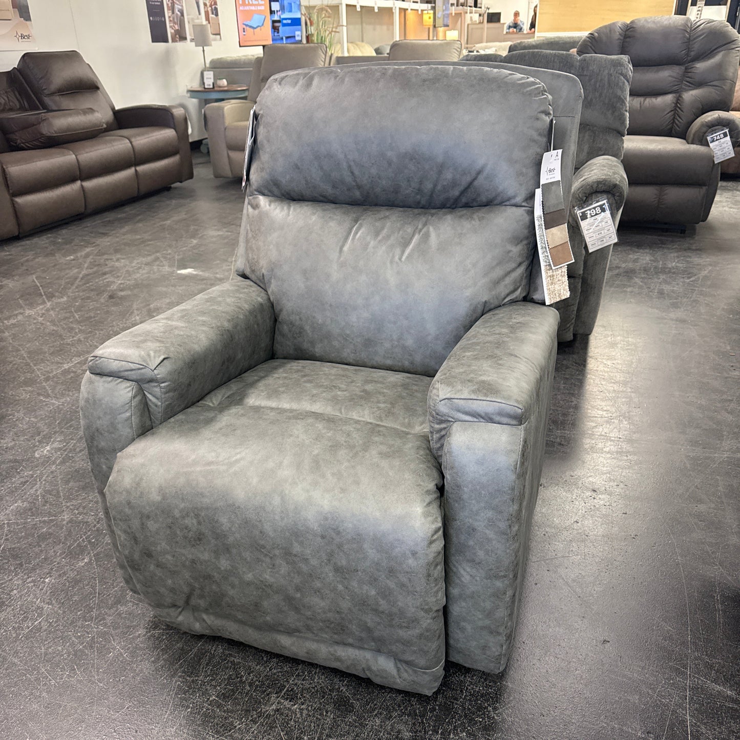 Derek Recliner